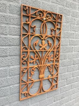 Grille de porte-fenêtre en fonte, ornement mural, belle pièce en fer forgé.